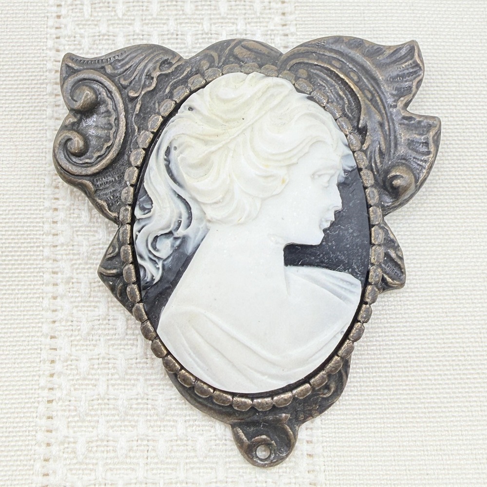 Vintage Black & Cream Lady Carved Cameo Bronze Tone Triangle Filigree Brooch Pin